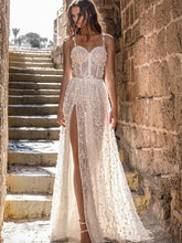 Stilvolles, charmantes Braut- und Abendkleid mit langen Trägern